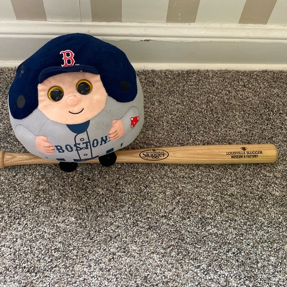 The ultimate RED SOX FAN PACKAGE!! Jerseys, shirts, hats, games, book & more!! - Picture 9 of 17